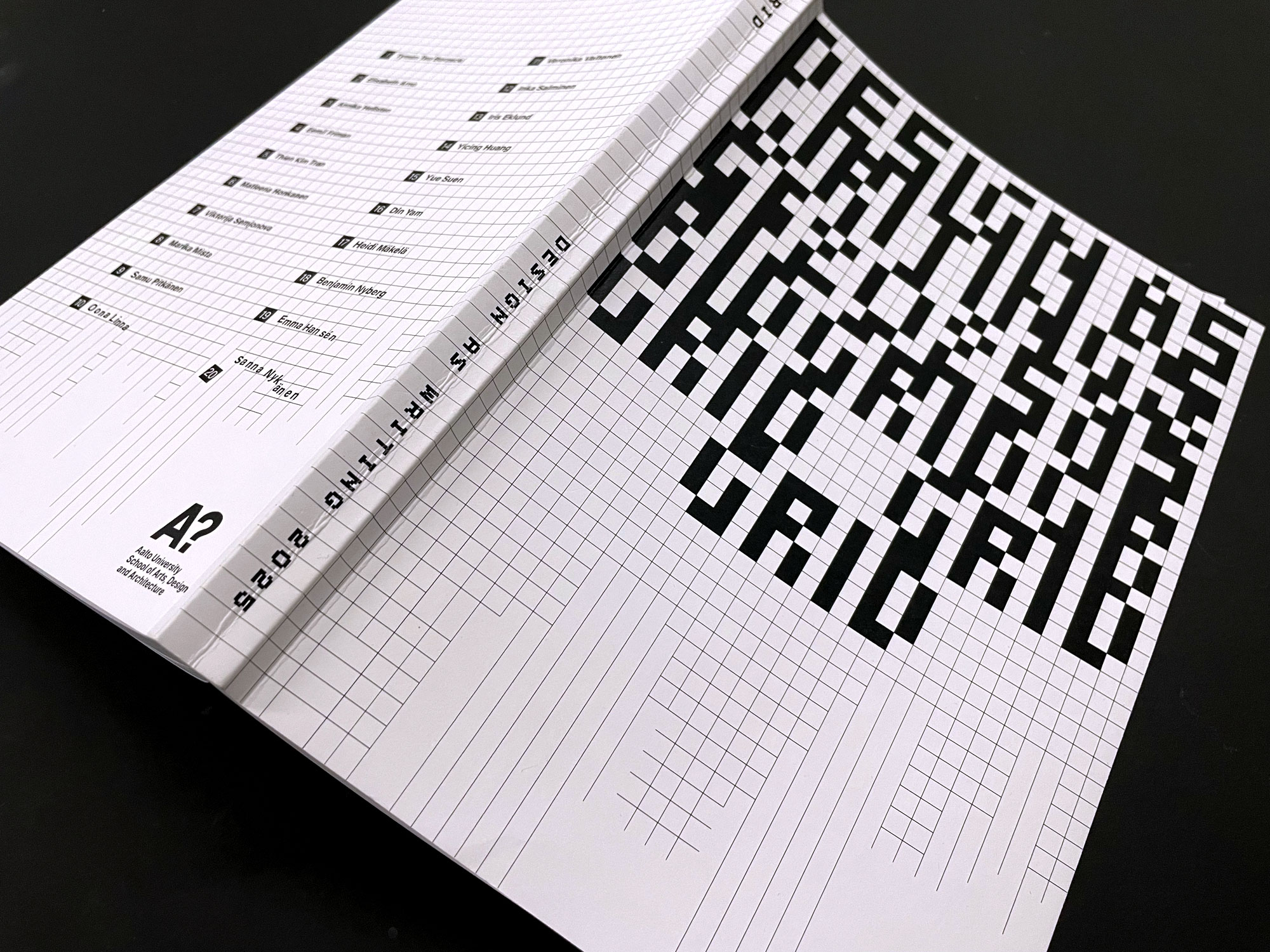 Design as Writing -kurssikirja vuodelta 2025. Suunnittelu Emma Hansén & Inka Salminen.